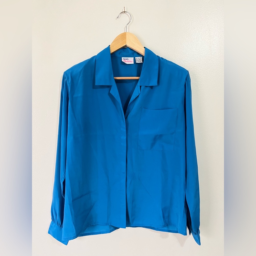 VINTAGE - 90's Shoulder Padded Spring Blouse with Hidden Button Enclosure